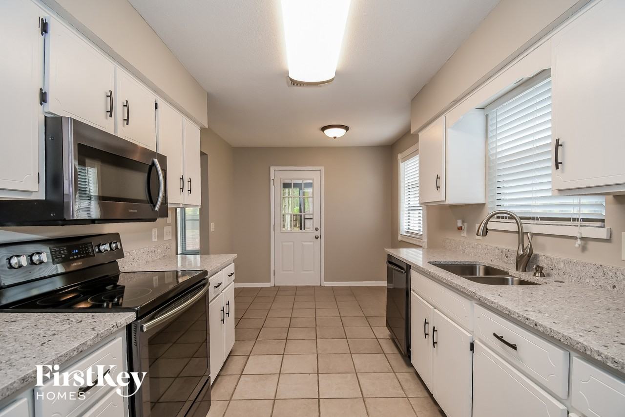 10849 Knottingby Dr - Photo 6 of 15