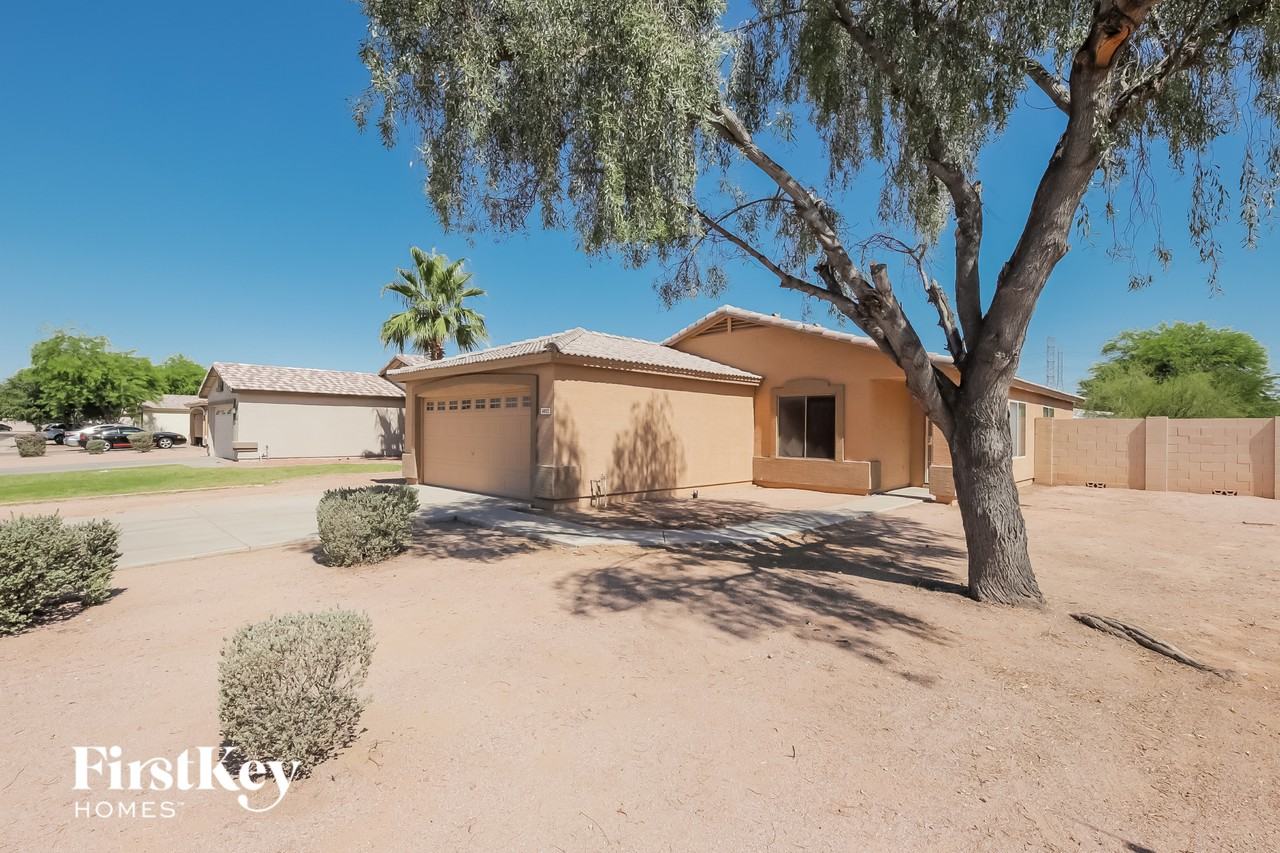 8812 W Manzanita Dr - Photo 2 of 15