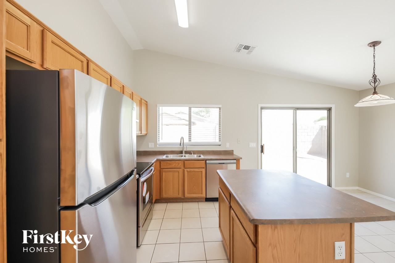 8812 W Manzanita Dr - Photo 4 of 15