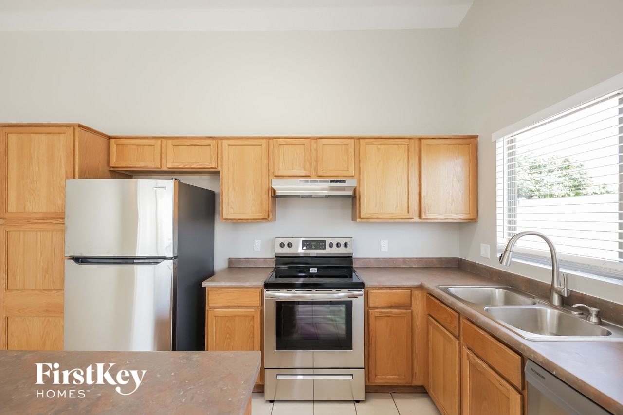 8812 W Manzanita Dr - Photo 5 of 15