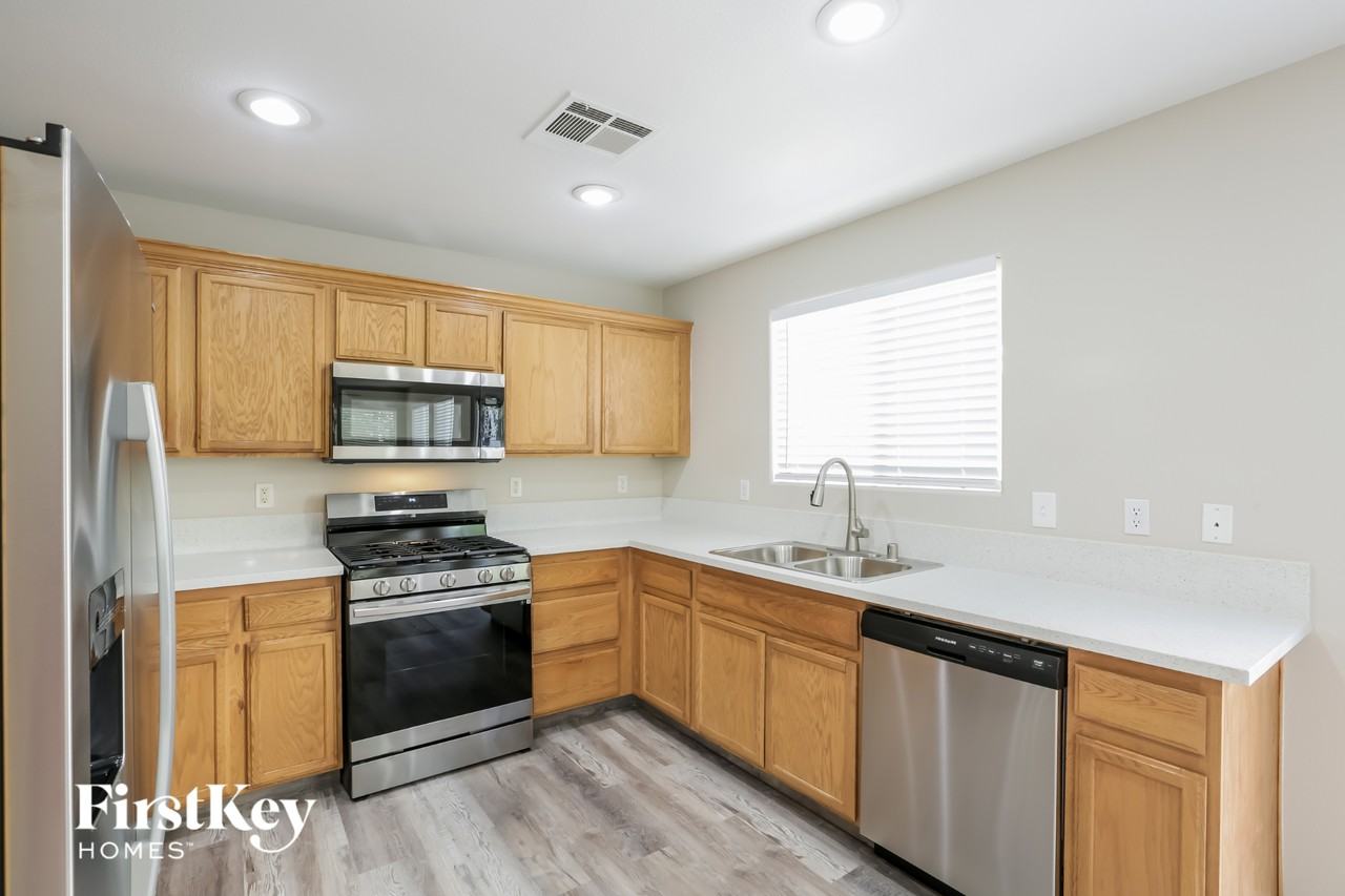 5681 Woods Crossing St - Photo 6 of 15