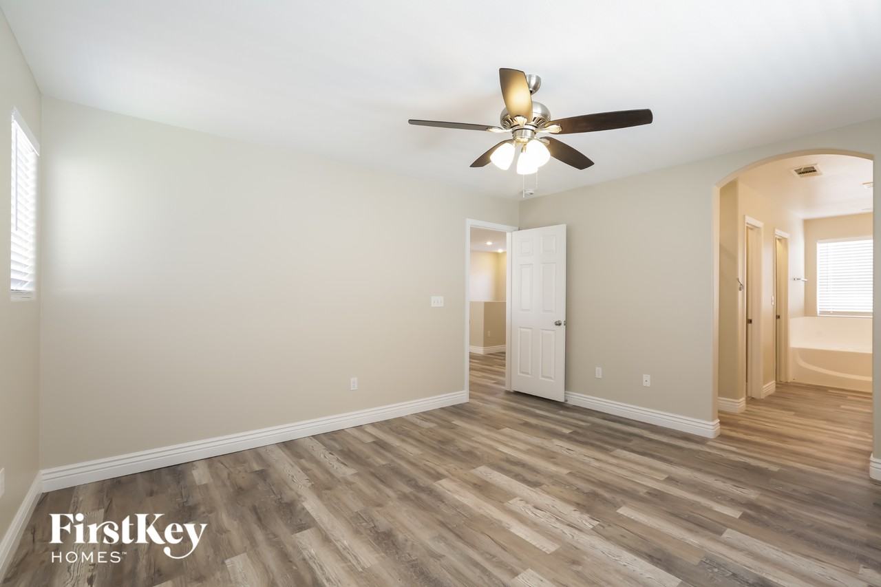 5681 Woods Crossing St - Photo 7 of 15