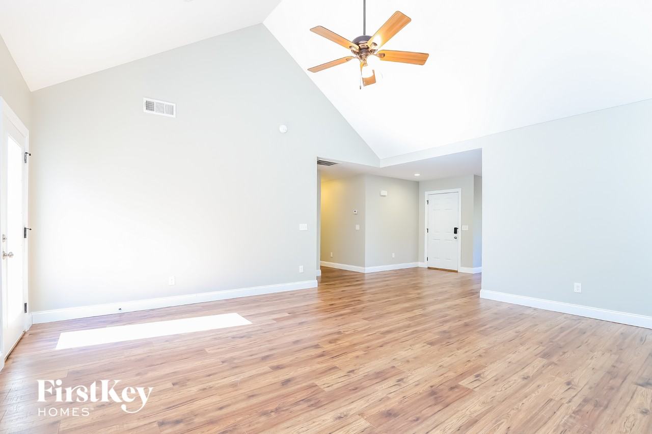 17 Baker St - Photo 4 of 15