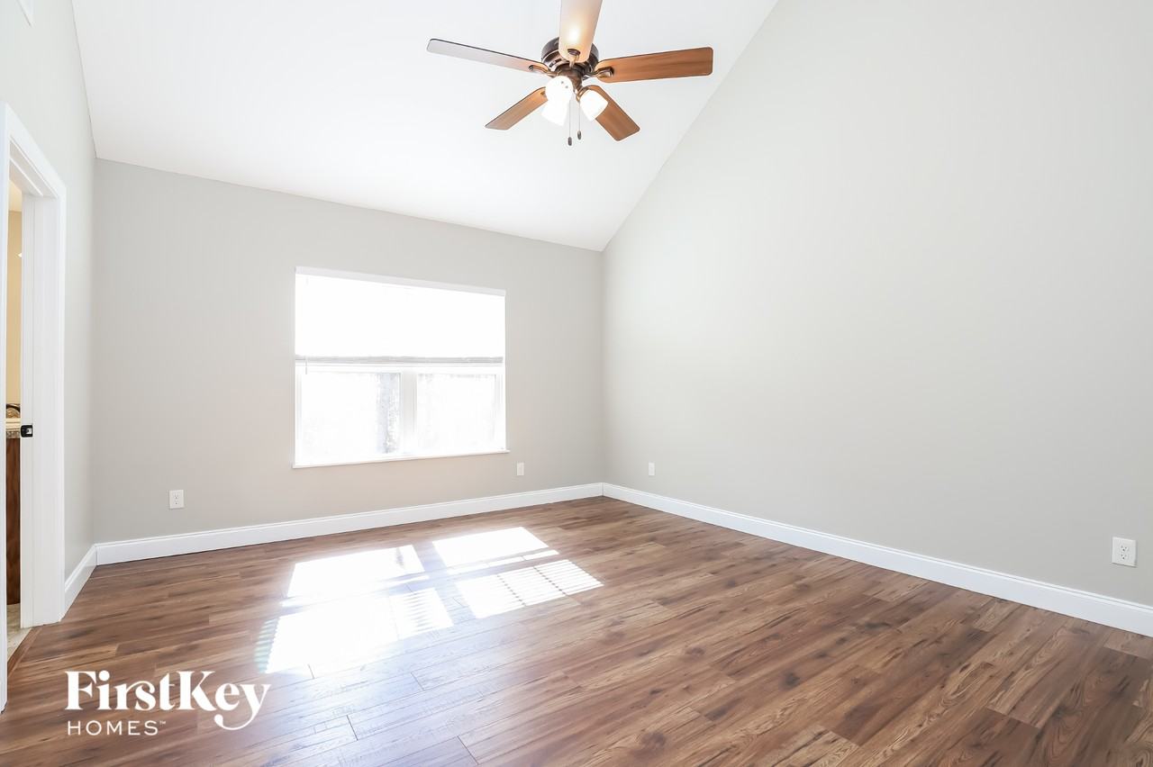 17 Baker St - Photo 7 of 15