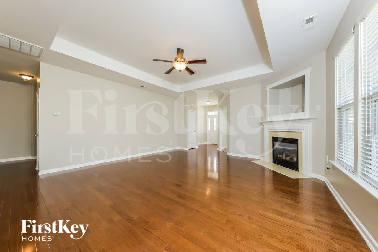 190 Parkview Ln - Photo 3 of 15