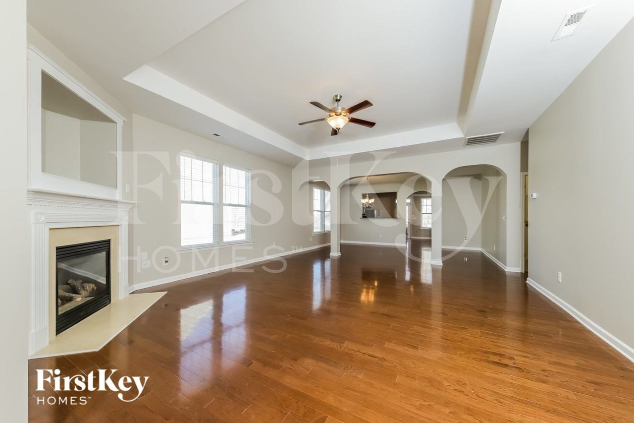 190 Parkview Ln - Photo 4 of 15