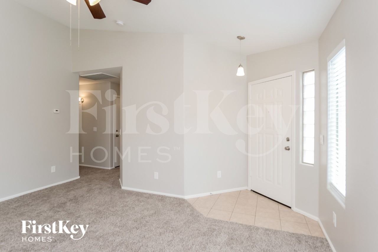 557 E Jeanne Ln - Photo 3 of 15