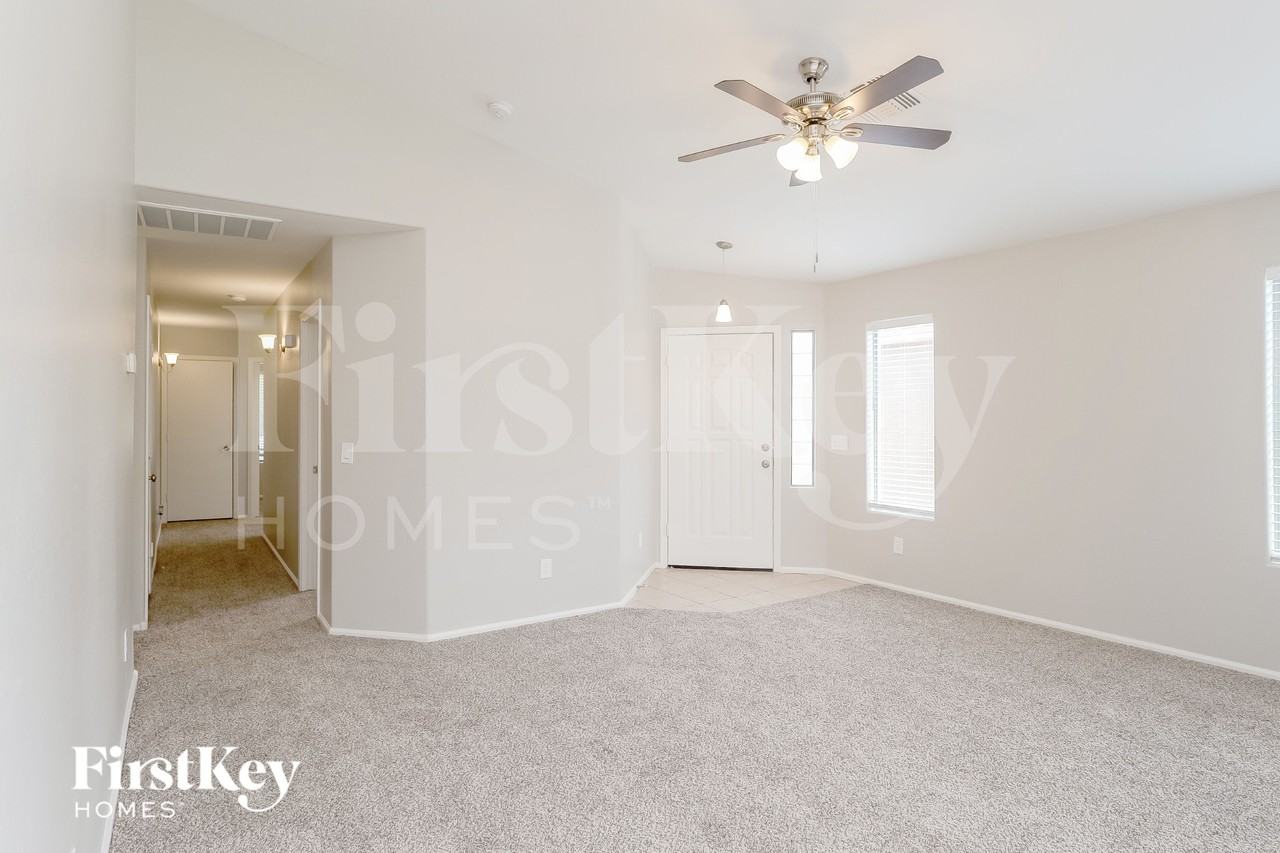 557 E Jeanne Ln - Photo 4 of 15