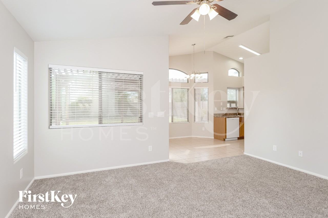 557 E Jeanne Ln - Photo 5 of 15