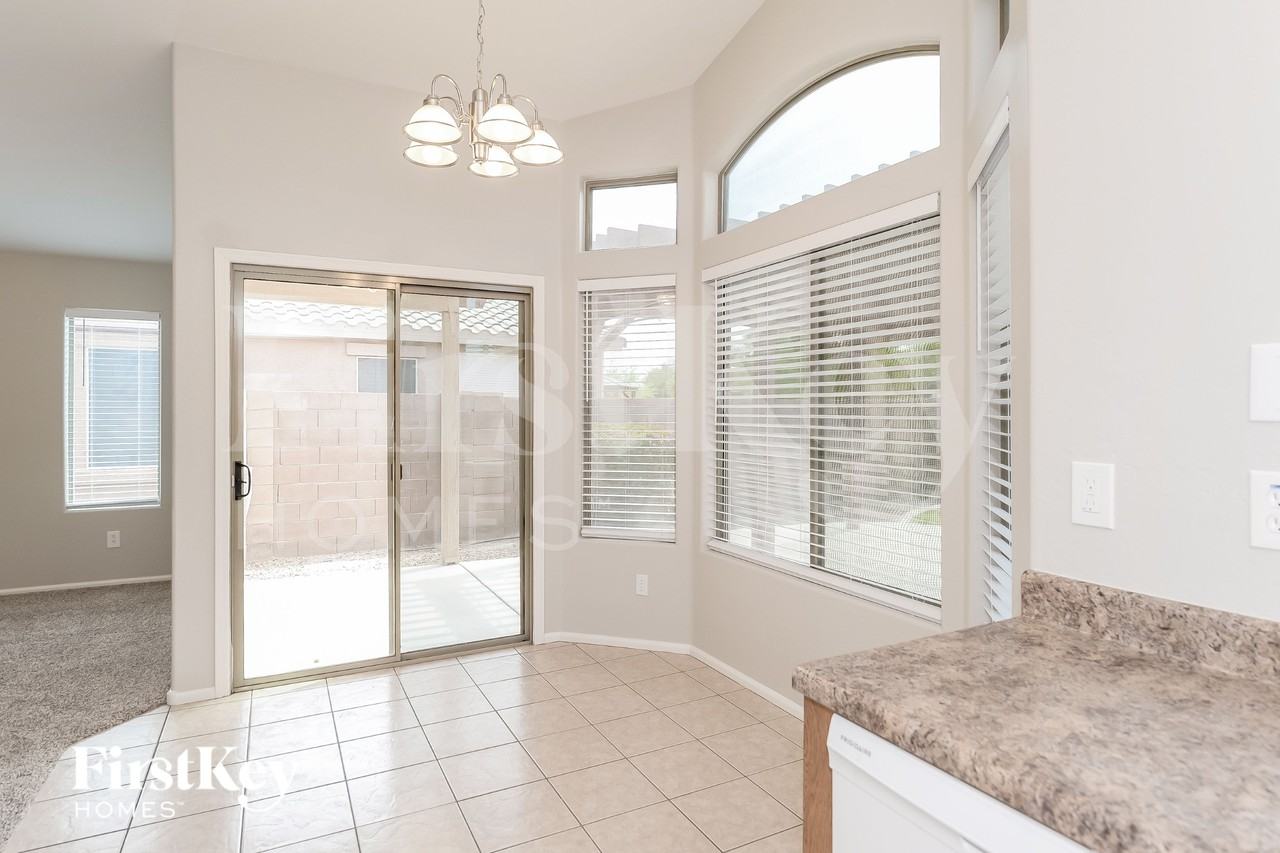 557 E Jeanne Ln - Photo 6 of 15