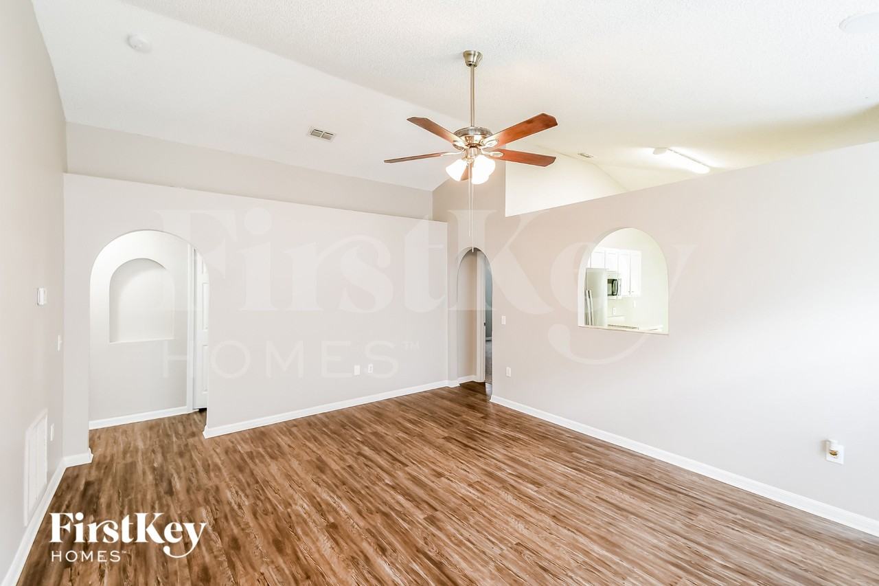 3406 Talisman Dr - Photo 4 of 15