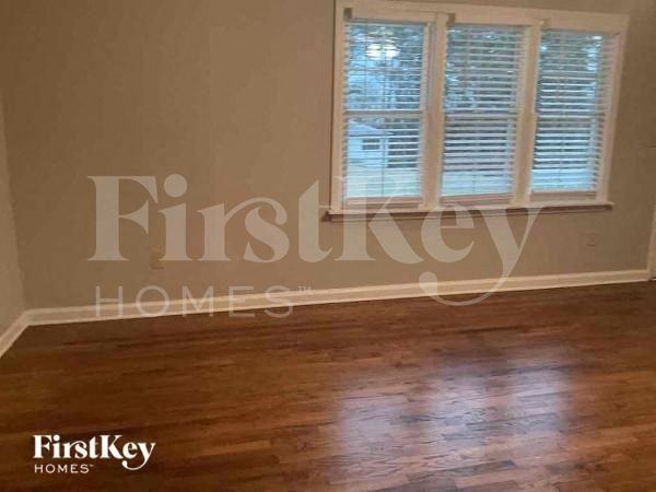 6064 Blackhawk Trl Se - Photo 3 of 10