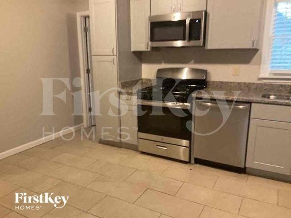 6064 Blackhawk Trl Se - Photo 5 of 10