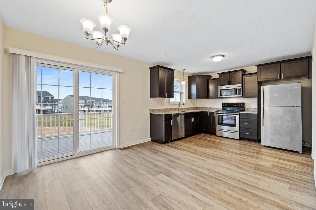 342 Cadbury Dr - Photo 5 of 32