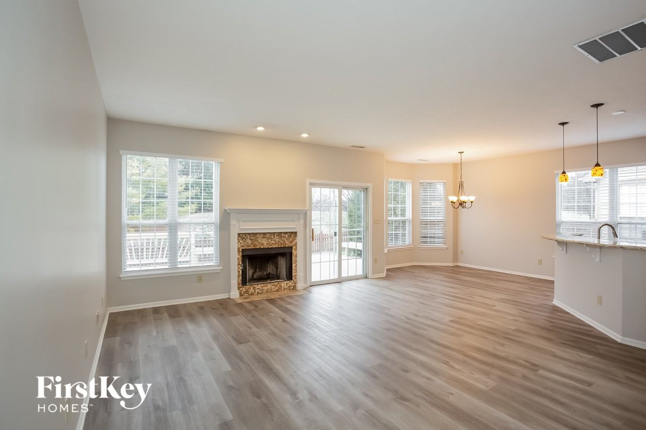 10282 Lakeland Dr - Photo 3 of 15