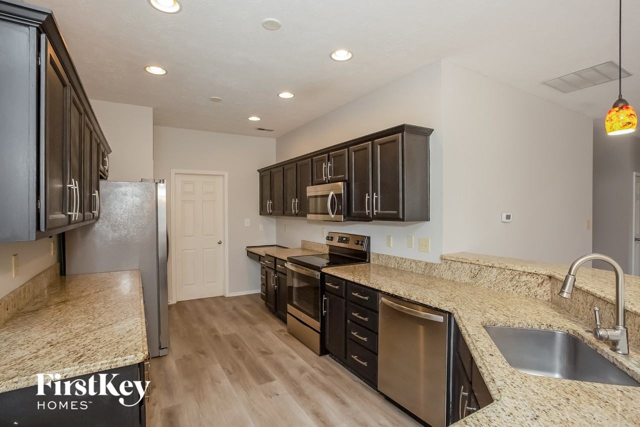 10282 Lakeland Dr - Photo 4 of 15