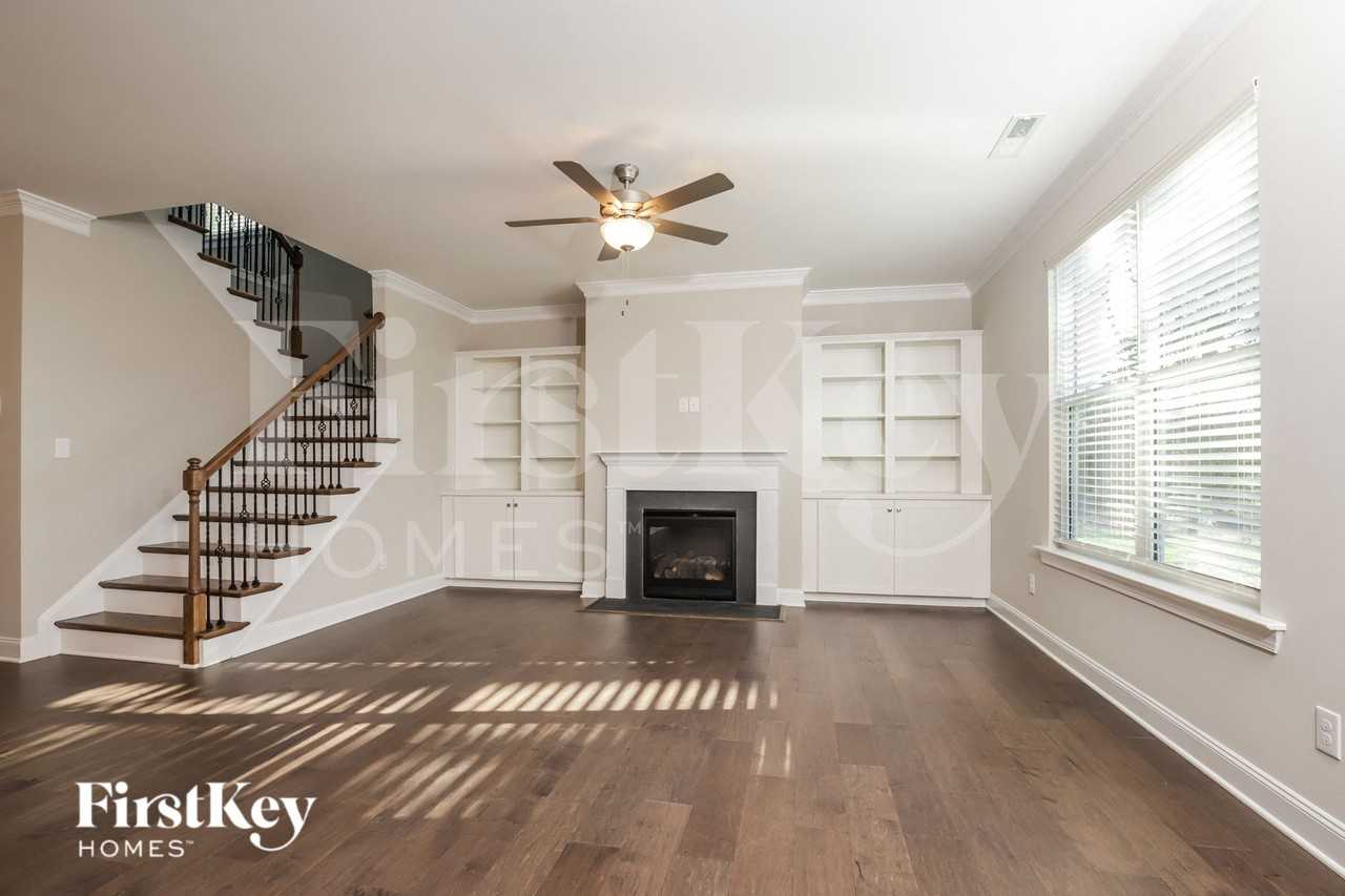 101 Greenvalley Rd - Photo 2 of 15