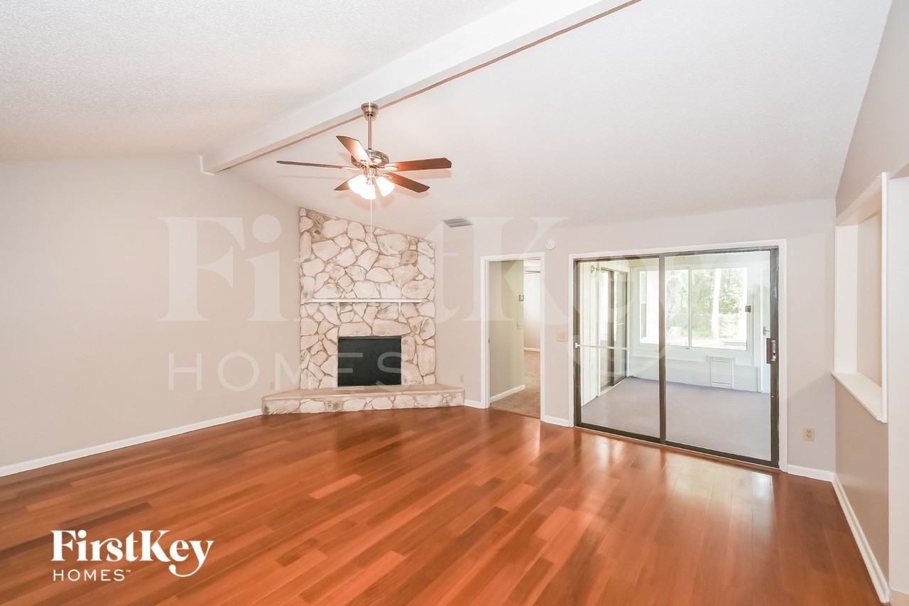 10857 Knottingby Dr - Photo 3 of 15