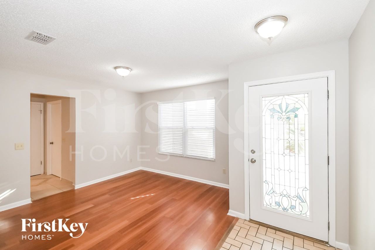 10857 Knottingby Dr - Photo 5 of 15