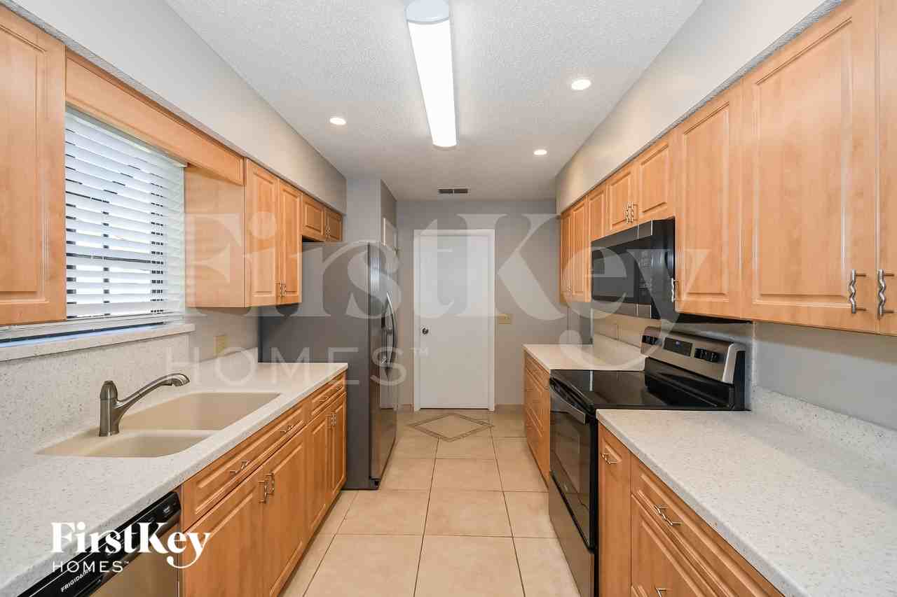 10857 Knottingby Dr - Photo 7 of 15