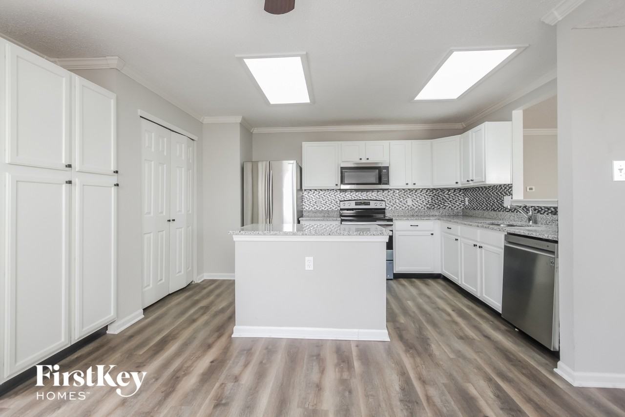 2197 Westmere Dr - Photo 5 of 15