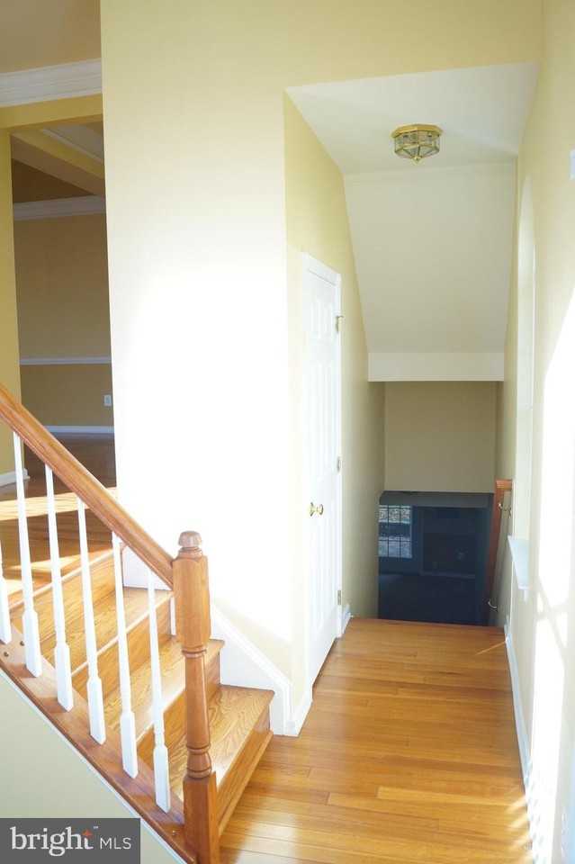 25575 America Sq - Photo 4 of 47