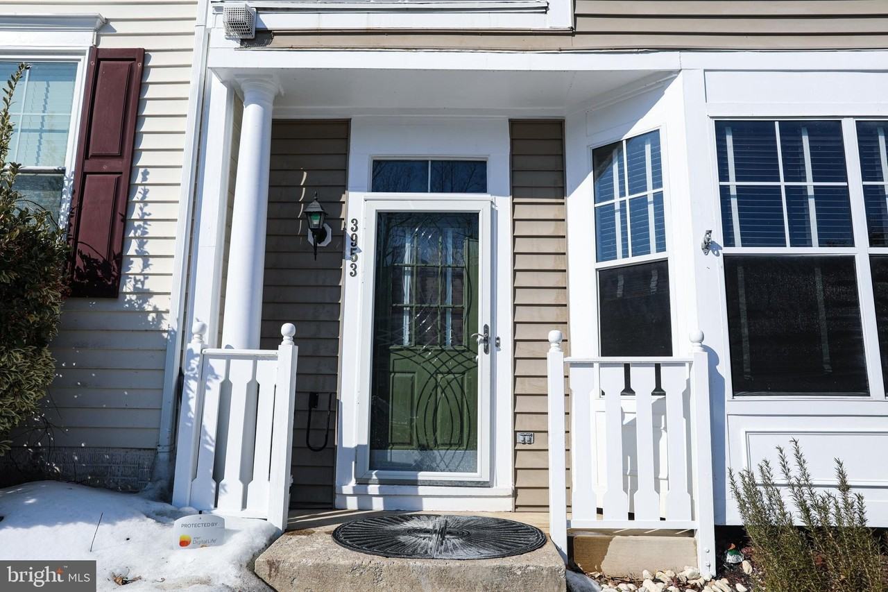 3953 Hartlake St - Photo 2 of 14