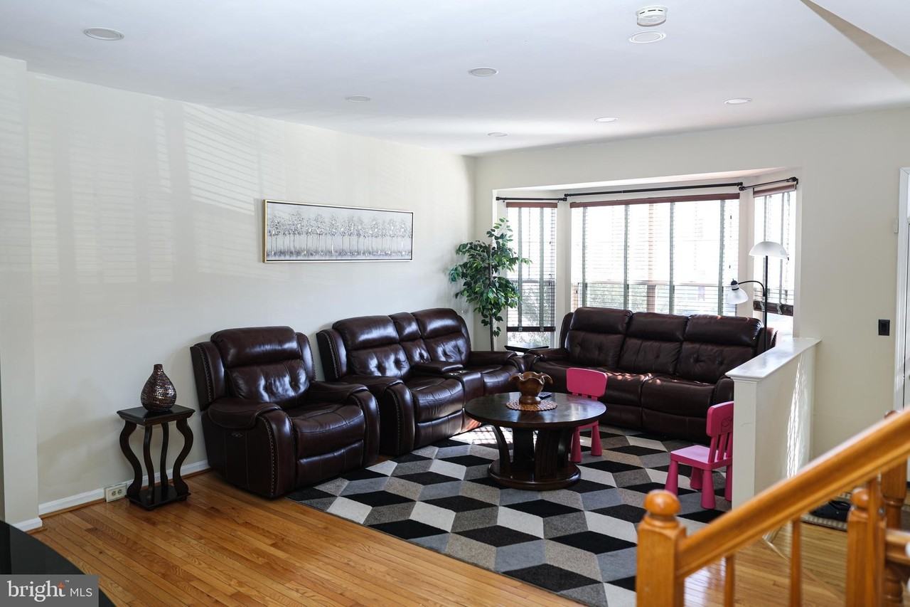 3953 Hartlake St - Photo 3 of 14