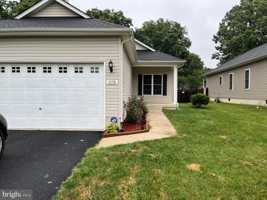 featured image of 113B Hotchkiss St