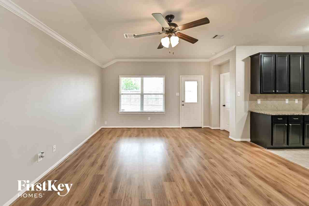 13142 Lucy Grove Ln - Photo 2 of 14