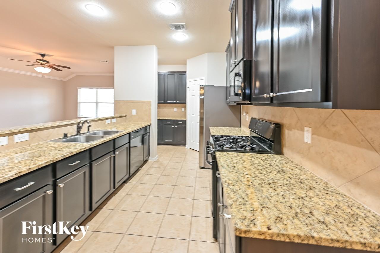 13142 Lucy Grove Ln - Photo 7 of 14