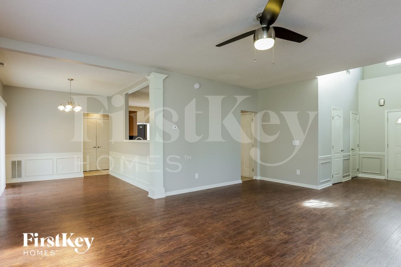 4817 Loganshire Ln - Photo 3 of 15