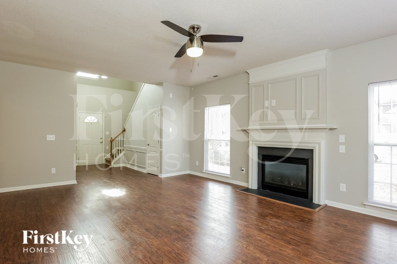 4817 Loganshire Ln - Photo 4 of 15