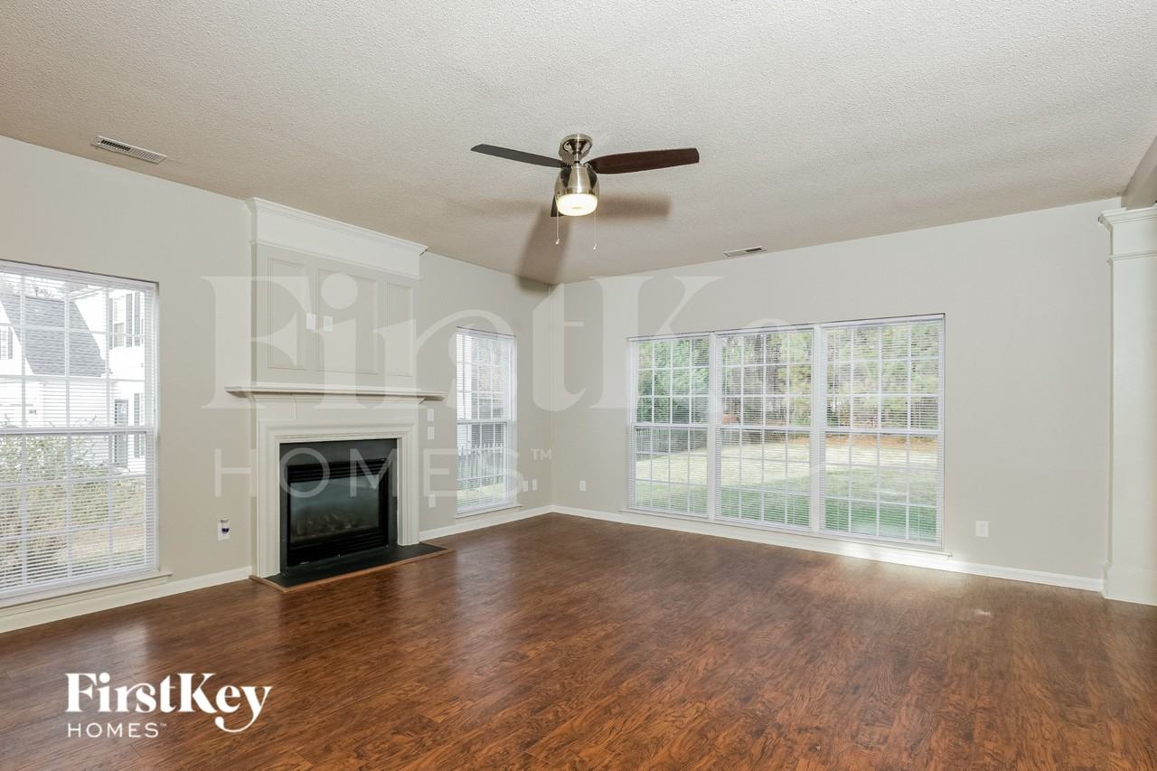 4817 Loganshire Ln - Photo 5 of 15