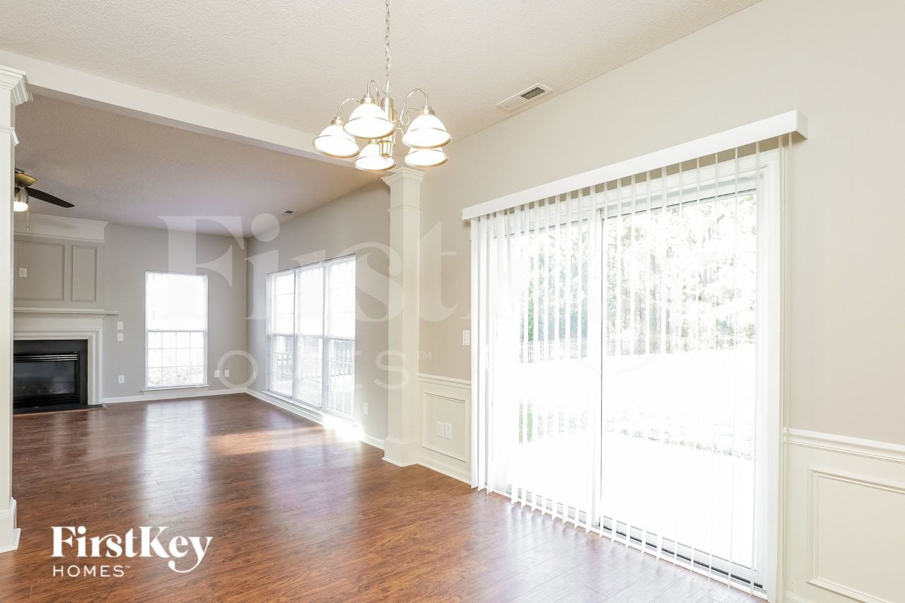 4817 Loganshire Ln - Photo 6 of 15