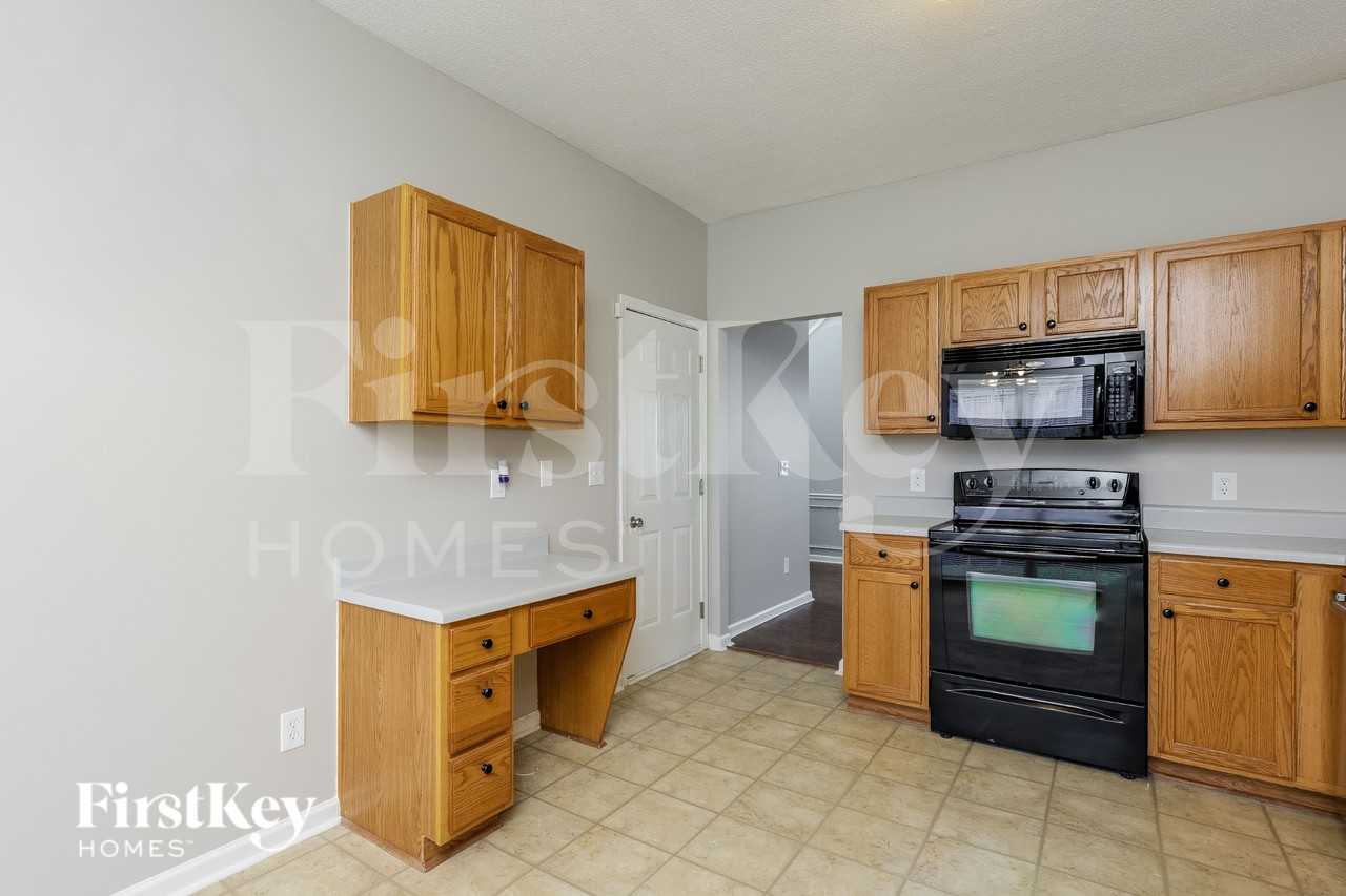 4817 Loganshire Ln - Photo 7 of 15