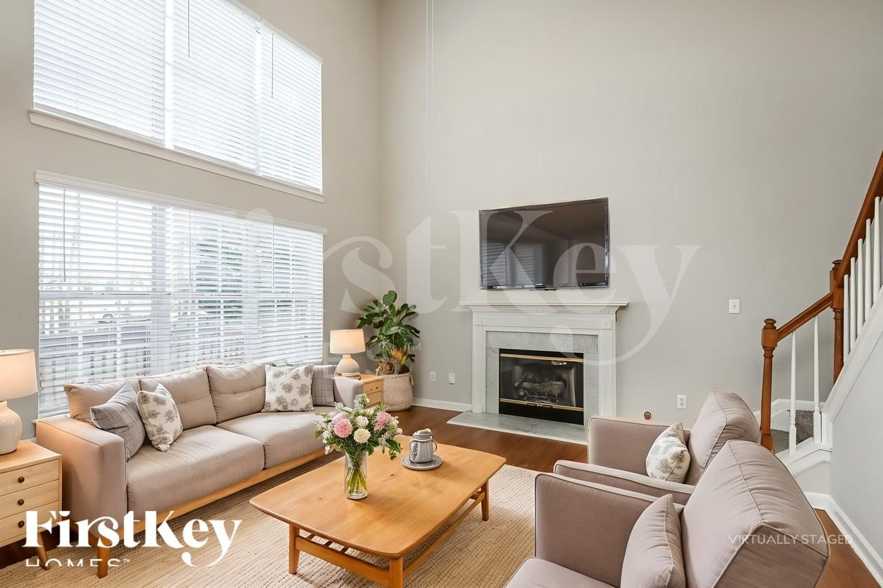 4673 Devencrest Ln - Photo 3 of 18