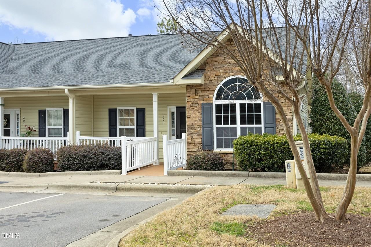 200 Madres Ln - Photo 2 of 37