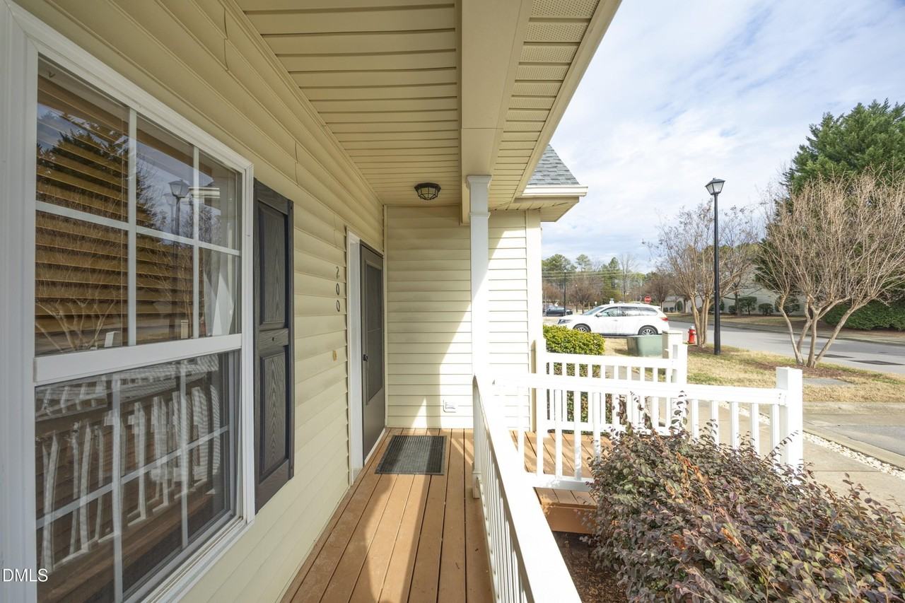 200 Madres Ln - Photo 4 of 37