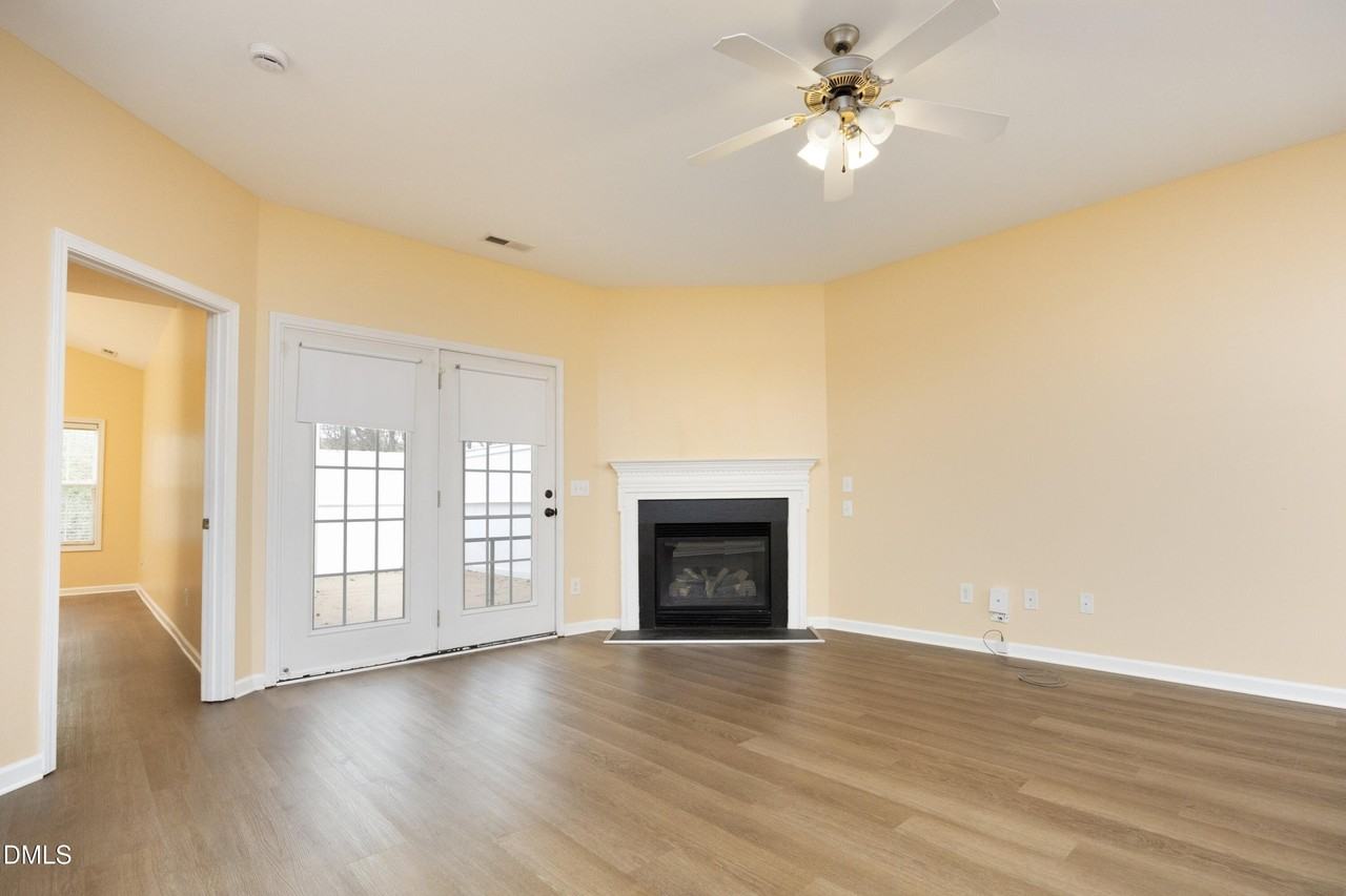 200 Madres Ln - Photo 7 of 37