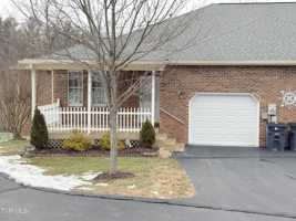 featured image of 411 Eastley Ct Apt H #H