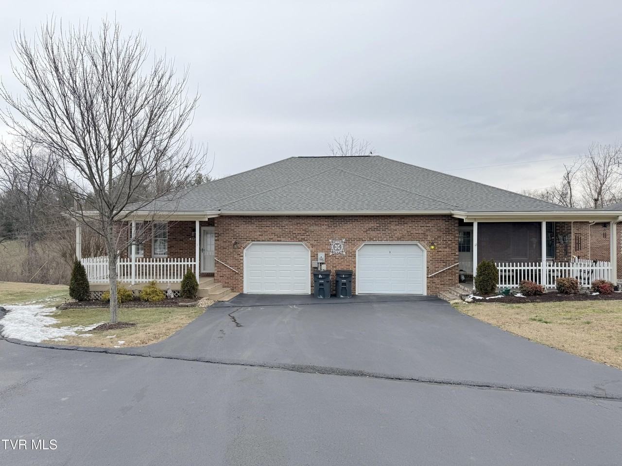 411 Eastley Ct Apt H #H - Photo 6 of 33