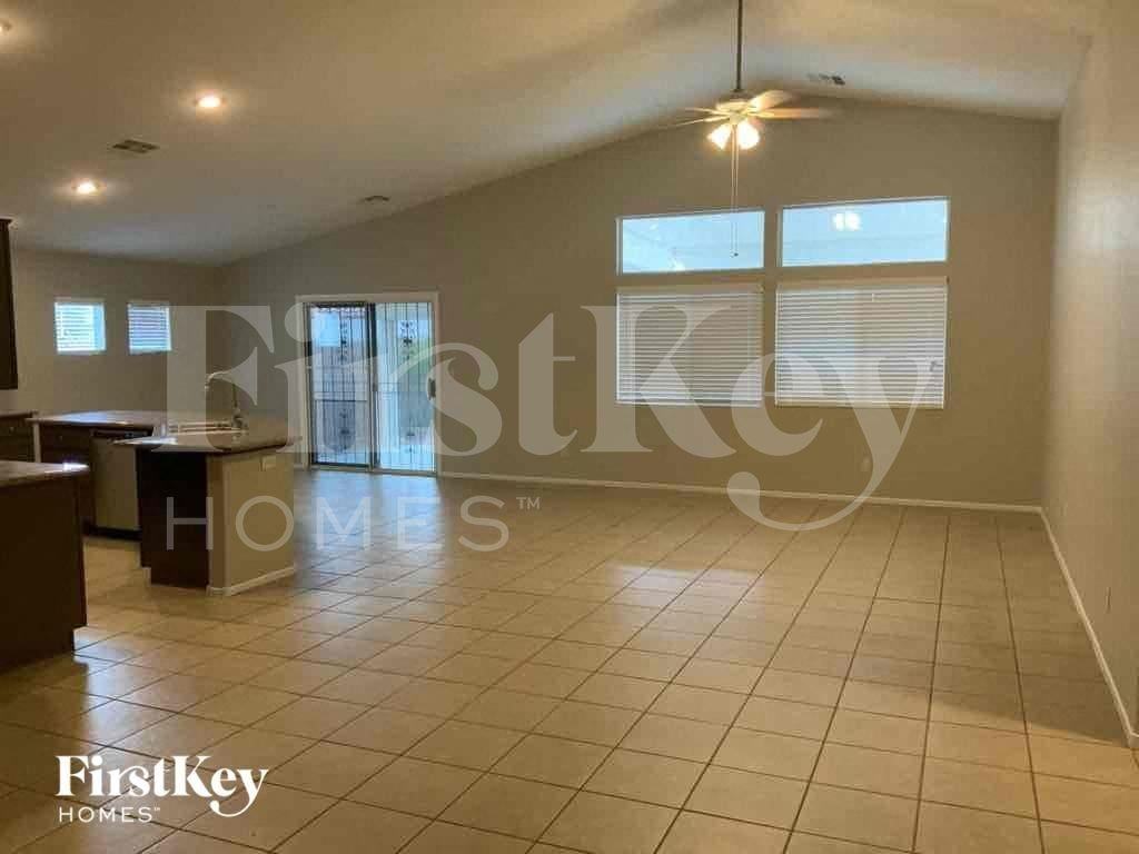 2209 Meadow Green Ave - Photo 2 of 15