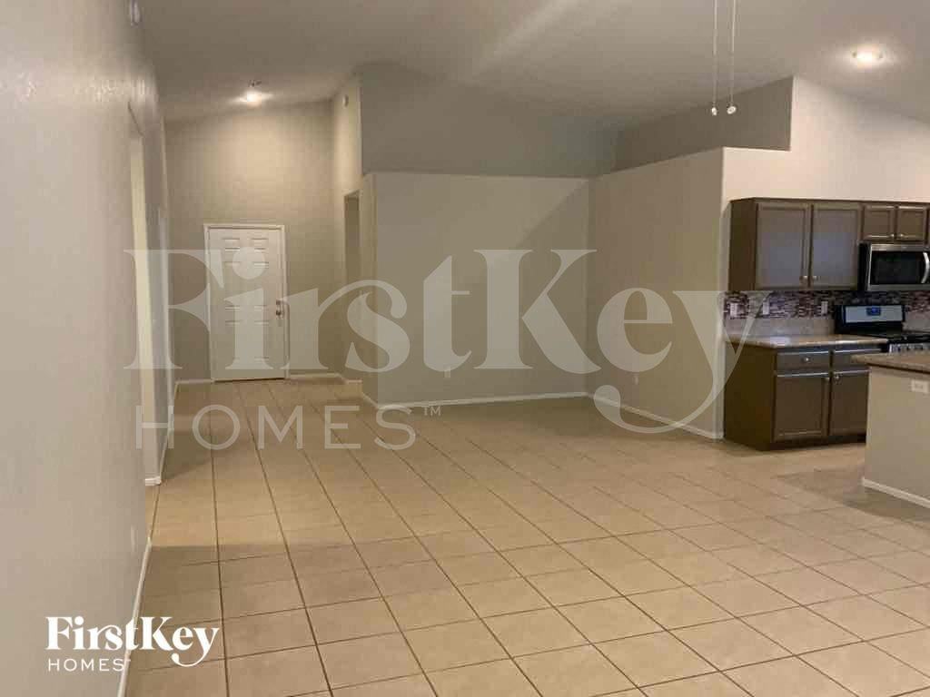 2209 Meadow Green Ave - Photo 3 of 15