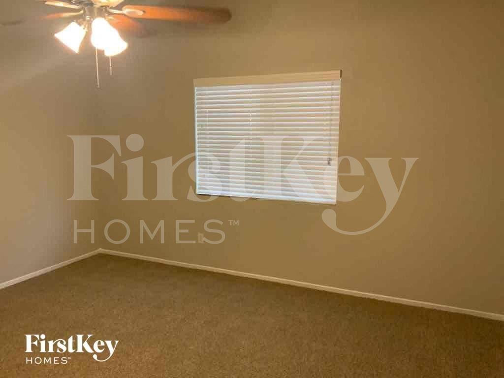 2209 Meadow Green Ave - Photo 6 of 15