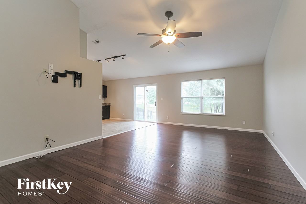 5311 Thompson Park Blvd - Photo 2 of 15