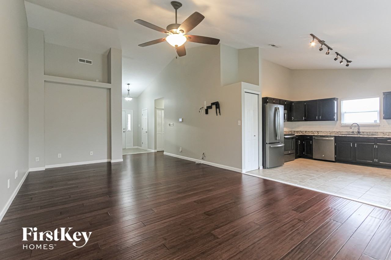 5311 Thompson Park Blvd - Photo 3 of 15