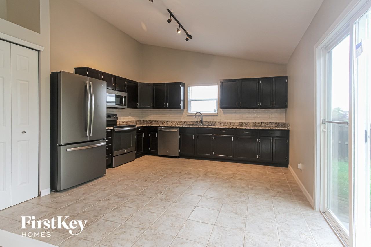 5311 Thompson Park Blvd - Photo 5 of 15