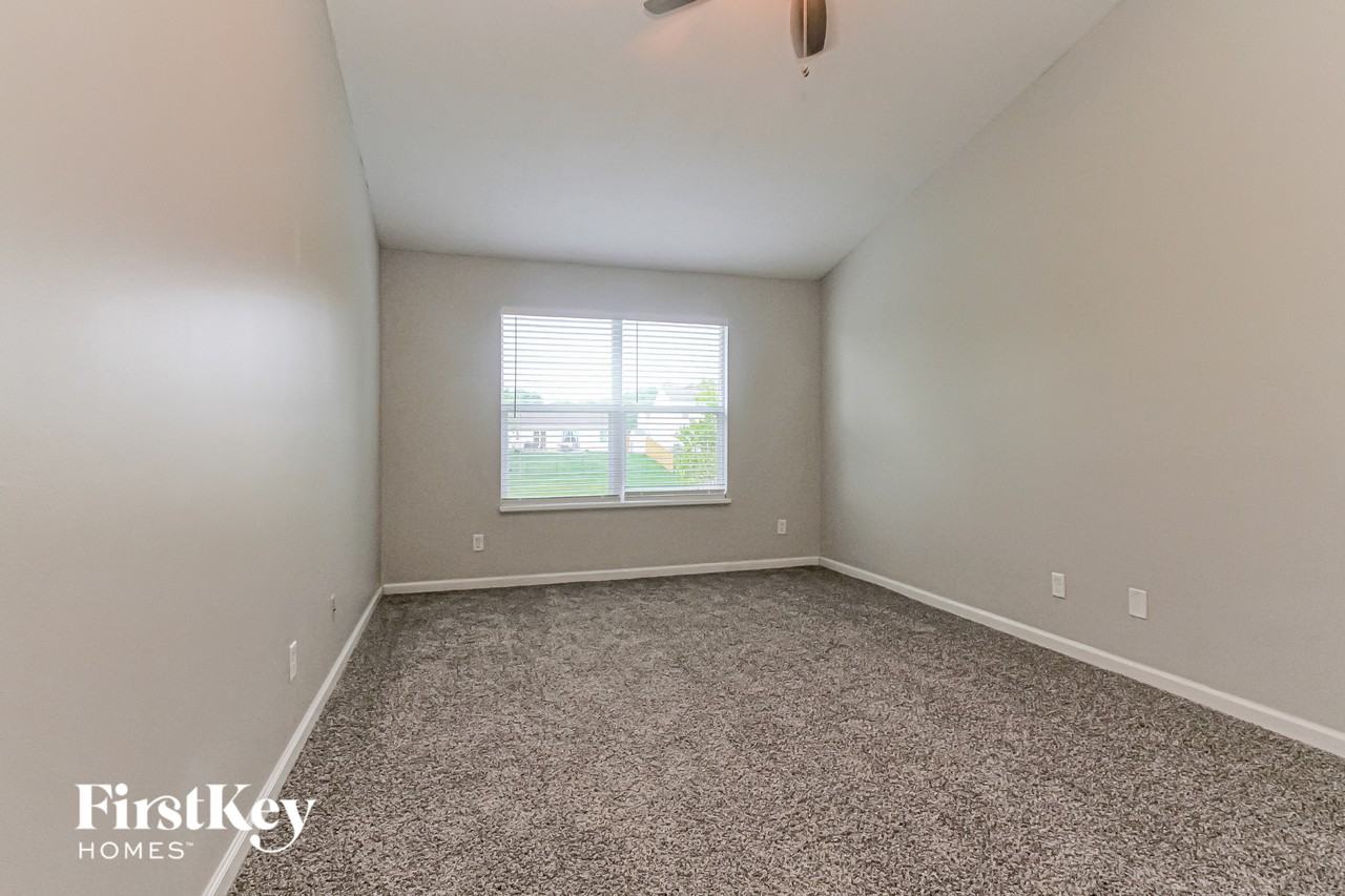 5311 Thompson Park Blvd - Photo 6 of 15