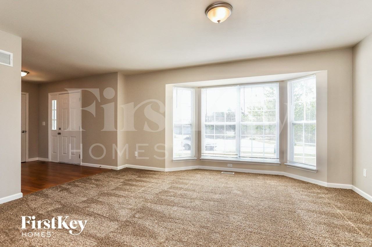 250 Old Chesapeake Dr - Photo 3 of 15